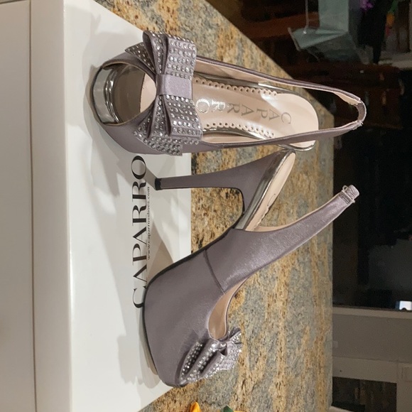 Caparros platform heels.Style s9018 Betsey. The color is slate satin, size 5.5 - Picture 5 of 5